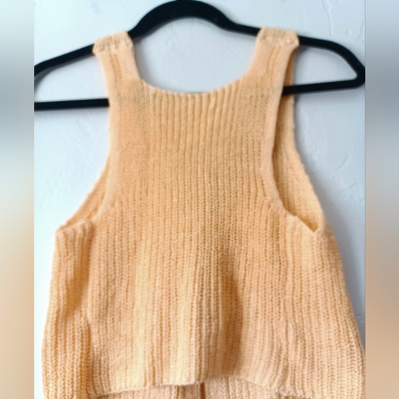 Edit By Nine Peach Knit Sleeveless Top/Vest - Picture 7 of 9